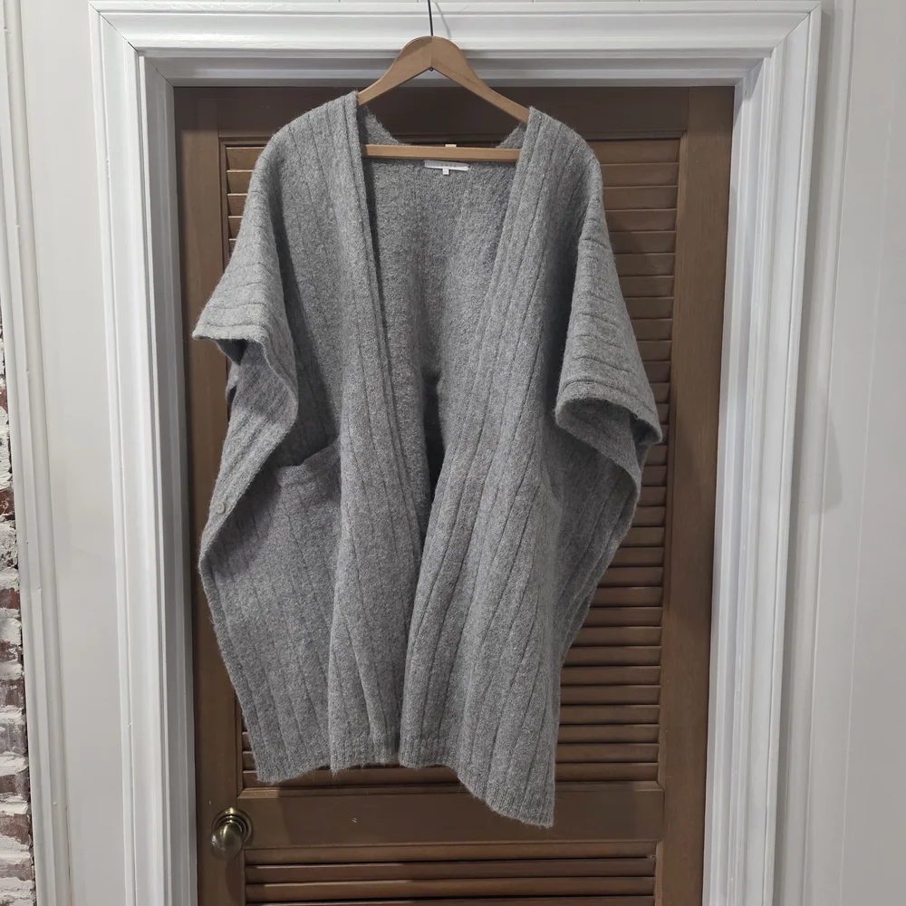 Lunya Superfine Alpaca Wool  Wrap Shawl Poncho Sweater ONE SIZE. - Picture 2 of 8